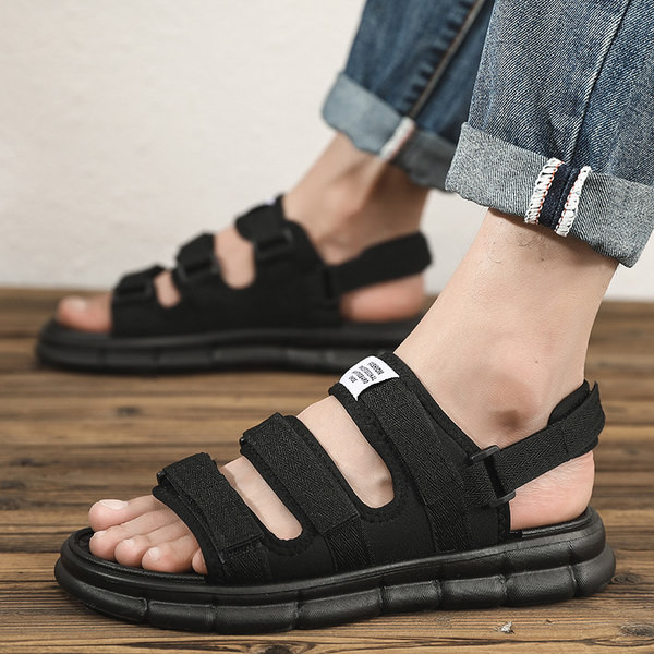 Alkalmi szandál tépőzárral és emblémával