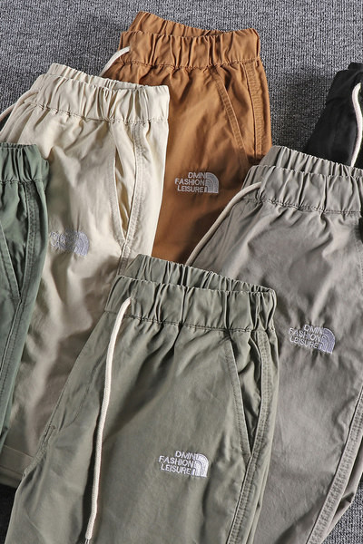 Ανδρικό παντελόνι casual με επιγραφή και λάστιχο