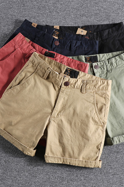 Μονόχρωμο ανδρικό παντελόνι 3/4 με τσέπες