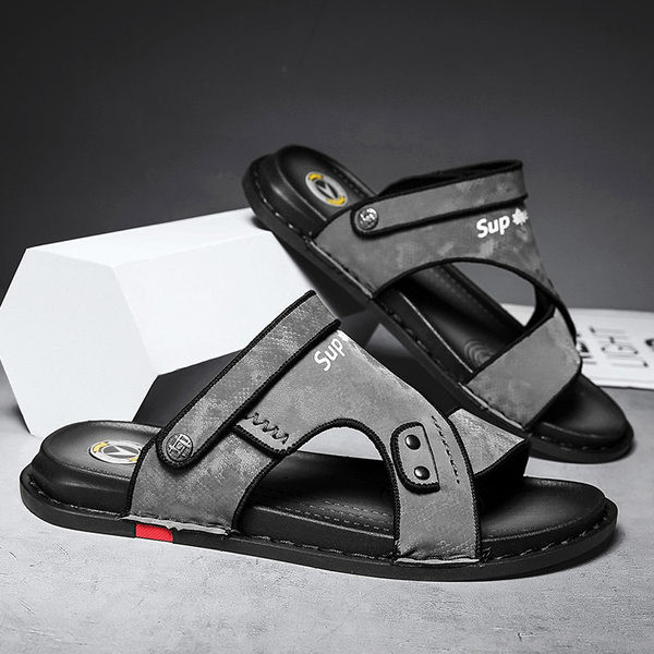 Alkalmi szandál felirattal és lapos talppal