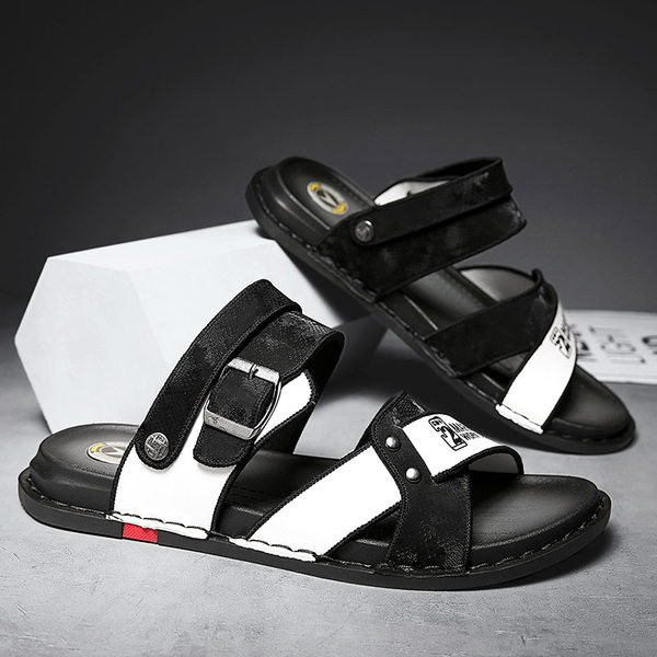 Ανδρικά σανδάλια με επιγραφή και μεταλλική αγκράφα