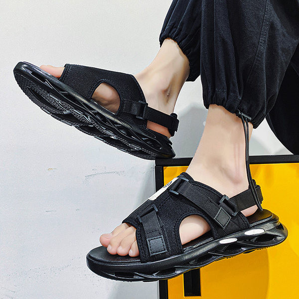 Ανδρικά σανδάλια με τραχιά σόλα - κατάλληλα για την παραλία