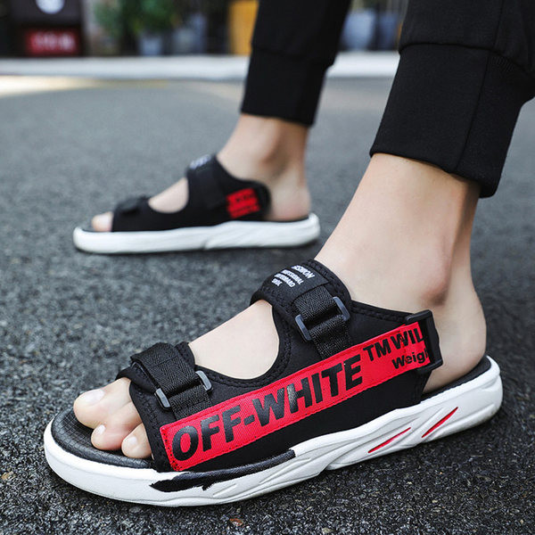 Casual σανδάλια με επιγραφές και επίπεδη σόλα