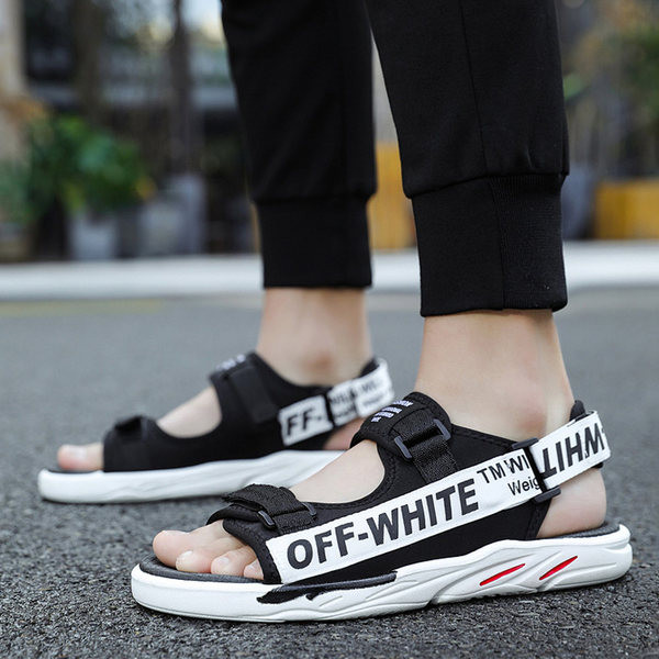 Casual σανδάλια με επιγραφές και επίπεδη σόλα