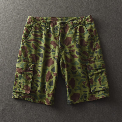 Terepszínű férfi rövidnadrág zsebekkel