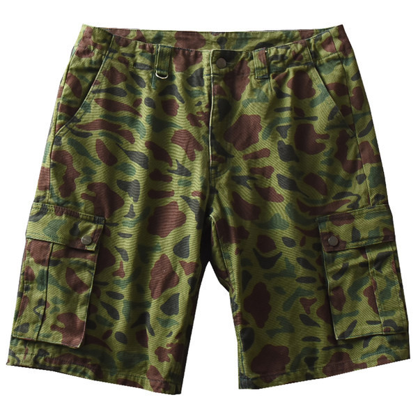 Terepszínű férfi rövidnadrág zsebekkel