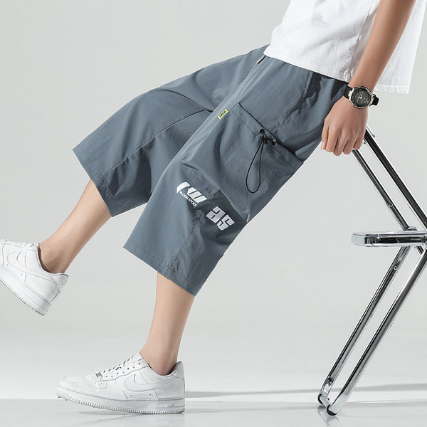 Ανδρικό καλοκαιρινό παντελόνι με επιγραφή και μήκος 7/8