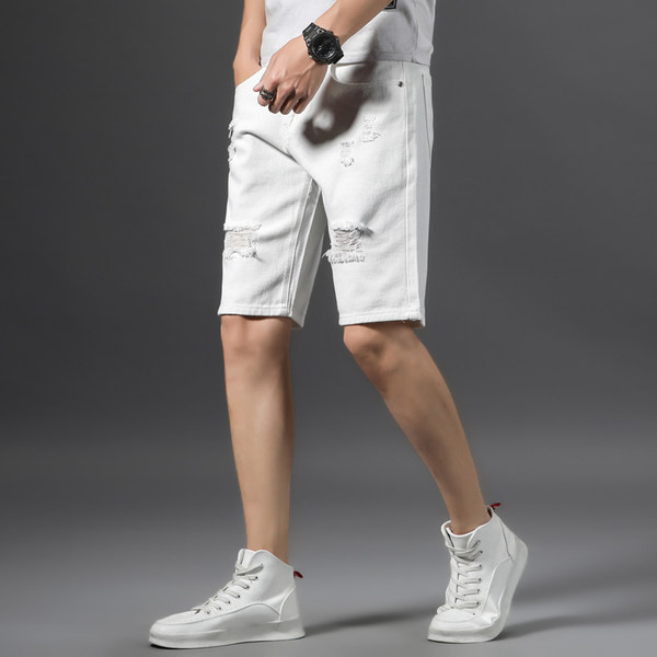 Μοντέρνα ανδρικά τζιν μέχρι το γόνατο με σκισμένα μοτίβα