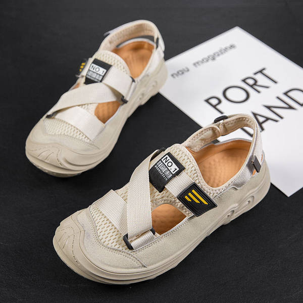 Ανδρικά σανδάλια με έμβλημα και ελαστικά