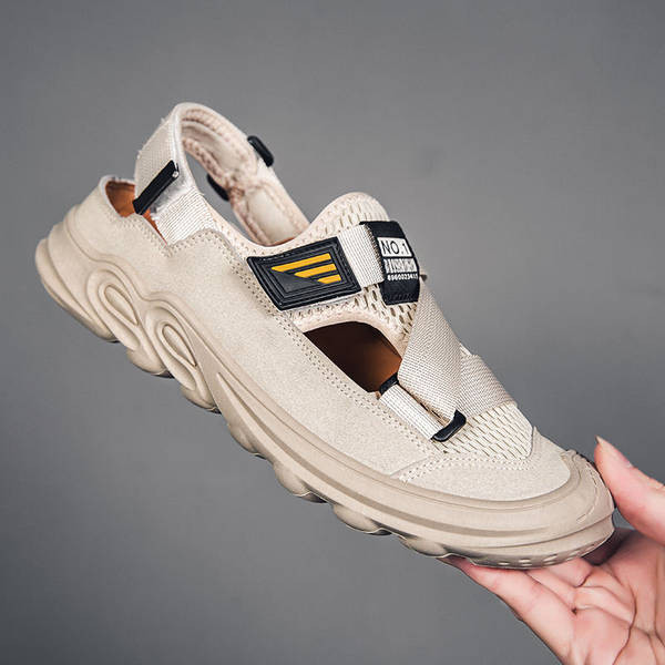 Ανδρικά σανδάλια με έμβλημα και ελαστικά