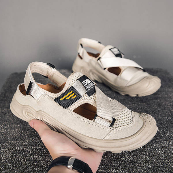 Ανδρικά σανδάλια με έμβλημα και ελαστικά