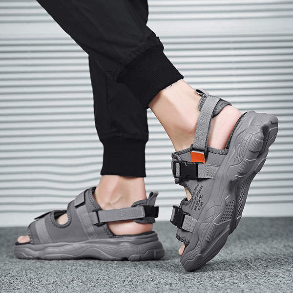 Ανδρικά casual σανδάλια με επιγραφές και αγκράφες