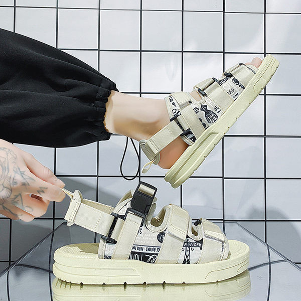 Alkalmi szandál csattal és foltokkal