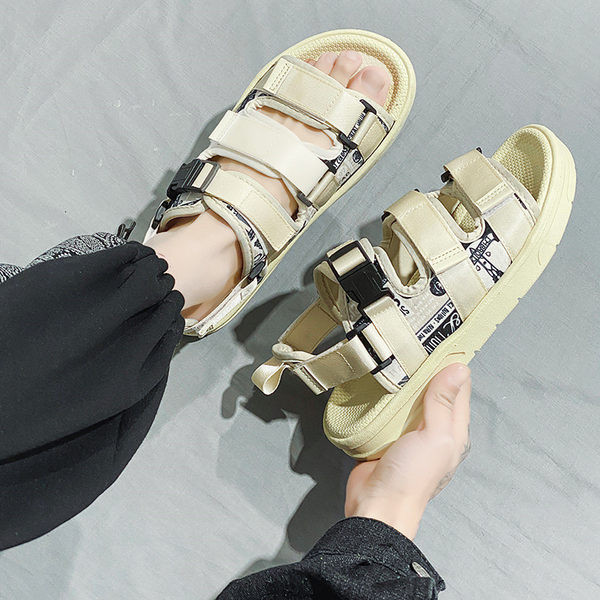 Alkalmi szandál csattal és foltokkal