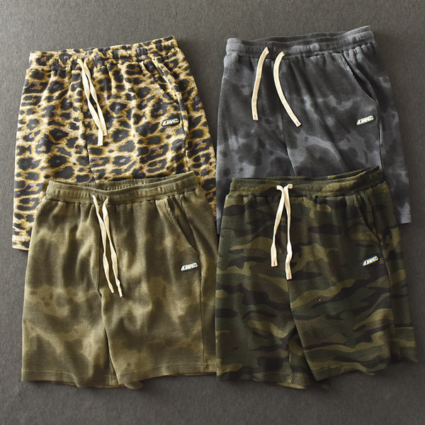 Meeste lipsudega lühikesed püksid neljas värvitoonis