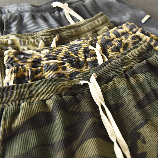 Meeste lipsudega lühikesed püksid neljas värvitoonis