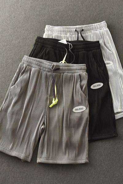 Ανδρικό σορτσάκι με έμβλημα και κορδόνια