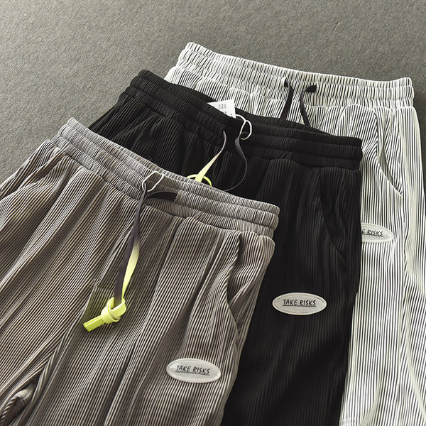 Ανδρικό σορτσάκι με έμβλημα και κορδόνια