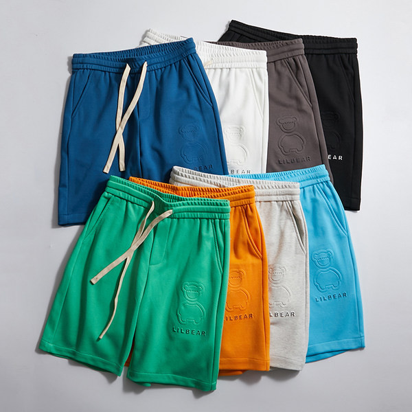 Μονόχρωμο ανδρικό σορτσάκι με λάστιχο και τσέπες