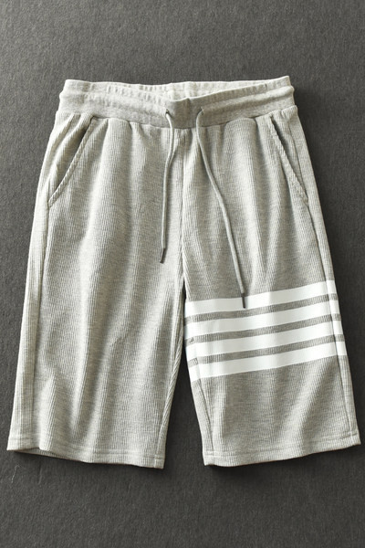 Férfi rövidnadrág megkötővel és elasztikus derékkal