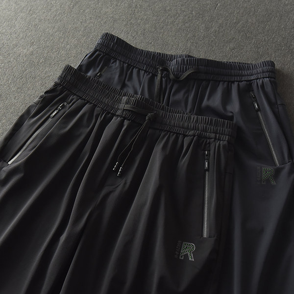 Fekete nyakkendős férfi rövidnadrág új modellje