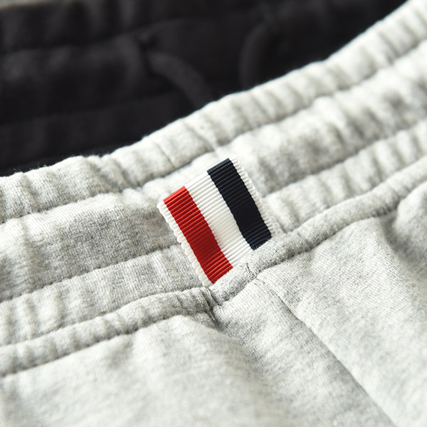 Férfi alkalmi nadrág szegéllyel és fűzővel