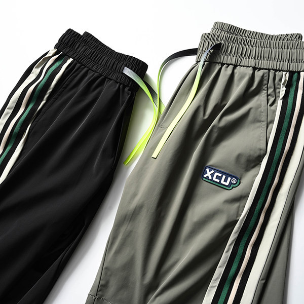 Αθλητικά και casual ανδρικά παντελόνια με μπορντούρα