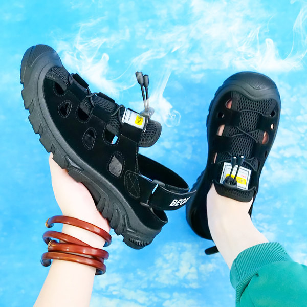 Ανδρικά σανδάλια με κορδόνια και έμβλημα