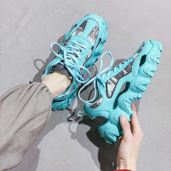 Ανδρικά σανδάλια με τραχιά σόλα και κορδόνια