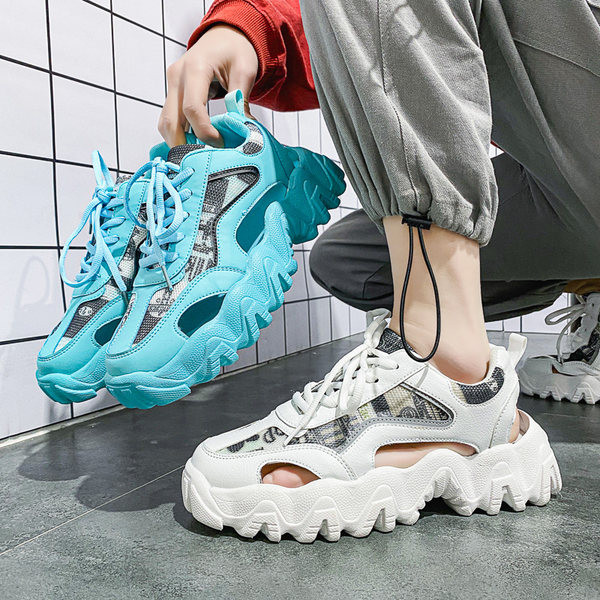 Ανδρικά σανδάλια με τραχιά σόλα και κορδόνια