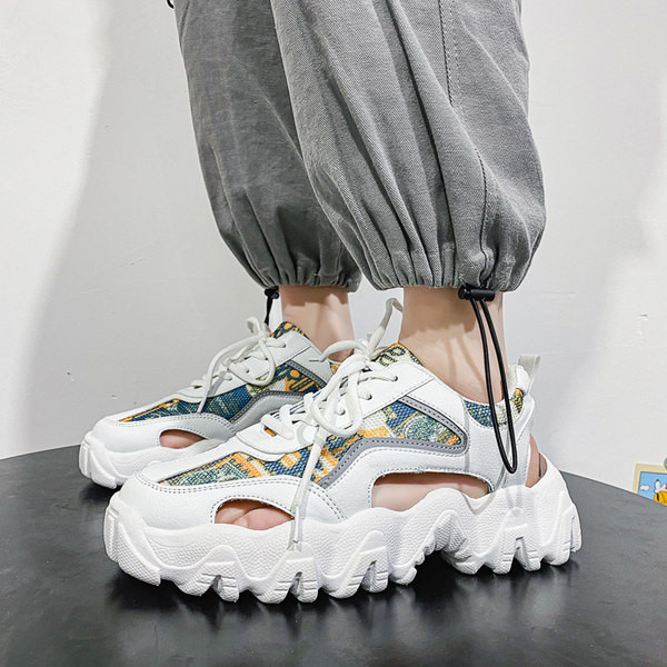 Ανδρικά σανδάλια με τραχιά σόλα και κορδόνια