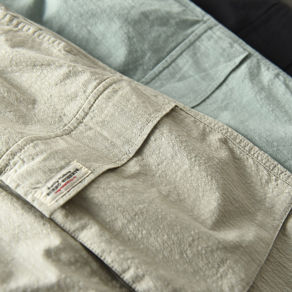 Νέο μοντέλο ανδρικού σορτς με τσέπες και κορδόνια