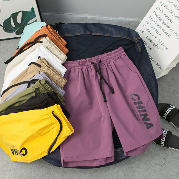 Καλοκαιρινά σορτς με επιγραφές από ύφασμα που στεγνώνει γρήγορα