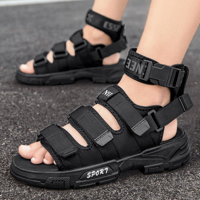 Alkalmi férfi szandál foltokkal és csattal