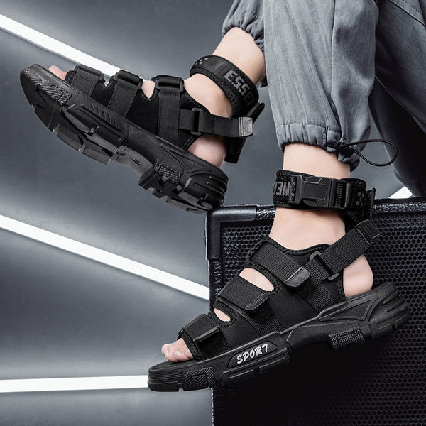 Alkalmi férfi szandál foltokkal és csattal