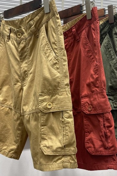 Ανδρικό παντελόνι με μήκος 3/4 και τσέπες