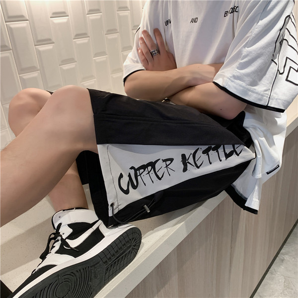 Καλοκαιρινά σορτς με μπορντούρα και επιγραφή