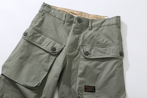 Ανδρικό παντελόνι 3/4 με μεγάλες τσέπες