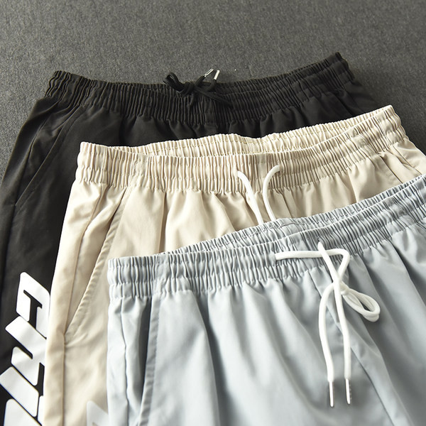 Férfi rövidnadrág gumírozott derékkal, felirattal