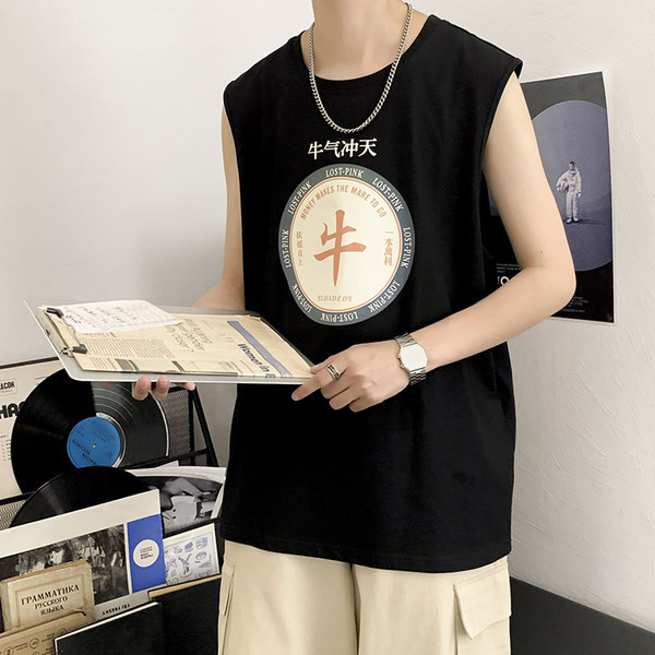 Αντρικό ανδρικό αμάνικο με οβάλ λαιμόκοψη και απλικέ