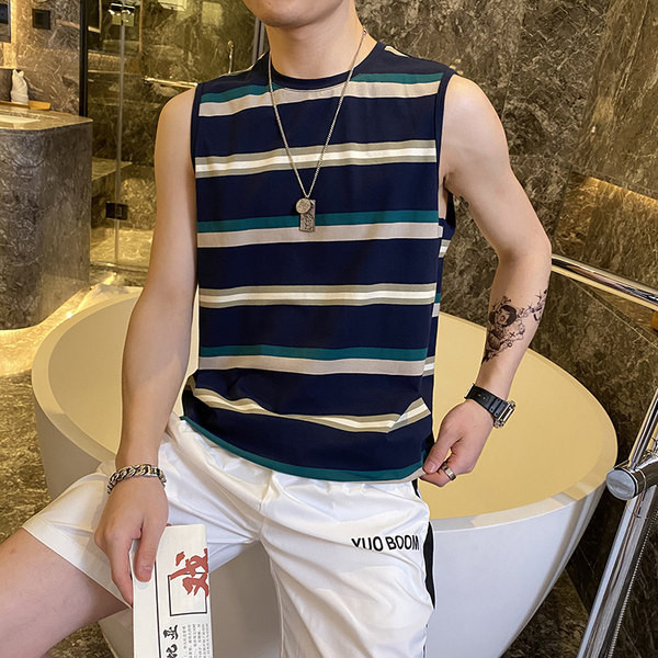 Ανδρική ριγέ αμάνικη μπλούζα με οβάλ λαιμόκοψη