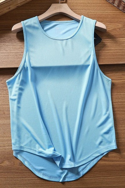 Egyszínű férfi felső kerek nyakkivágással - aszimmetrikus modell