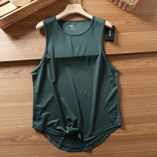 Egyszínű férfi felső kerek nyakkivágással - aszimmetrikus modell