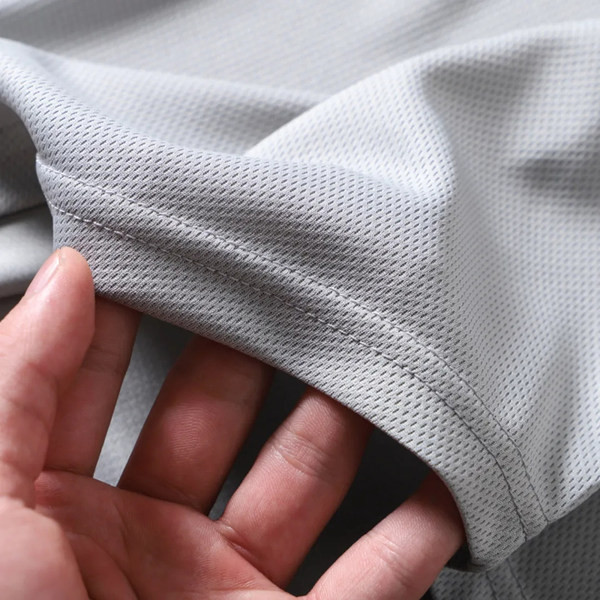 Μονόχρωμη ανδρική  αμάνικη μπλούζα με στρογγυλή λαιμόκοψη