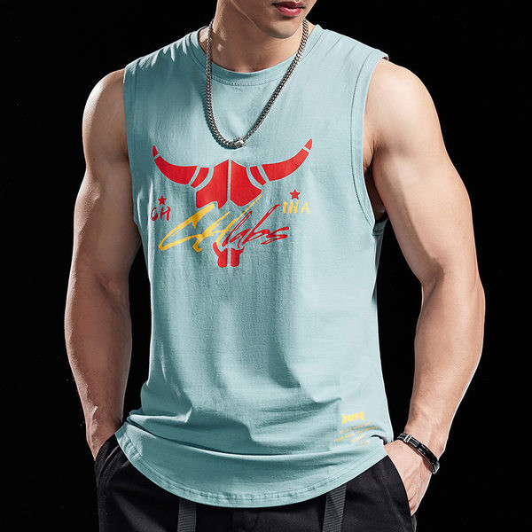 Férfi felső ovális nyakkivágással és mintával