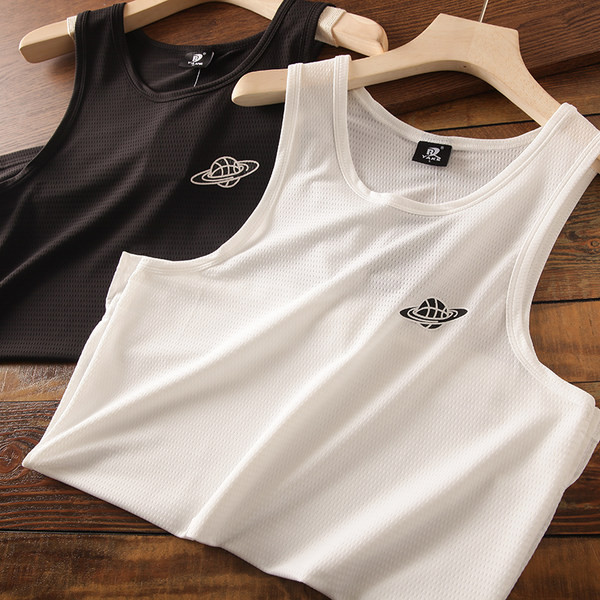 Nyári férfi topp hímzéssel és kerek nyakkivágással