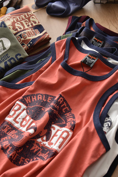 Ανδρική αμάνικη μπλούζα με απλικέ χρώμα και οβάλ λαιμόκοψη - δύο μοντέλα