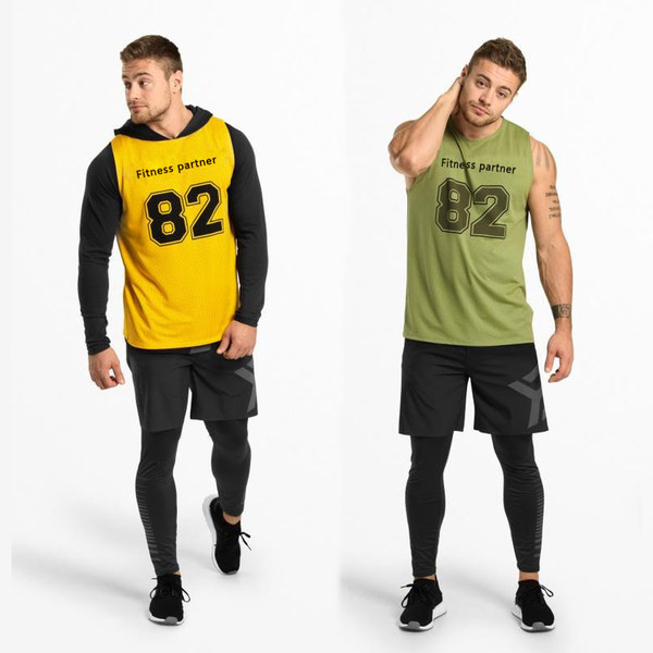 Ανδρική αθλητική αμάνικη μπλούζα με εκτύπωση και οβάλ λαιμόκοψη