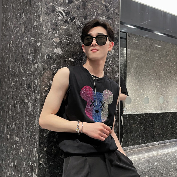 Καλοκαιρινή αμάνικη μπλούζα για άνδρες με λαμπερό αποτέλεσμα