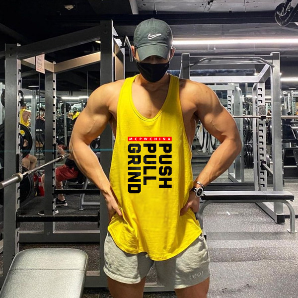 Több színben feliratos férfi sportcipő